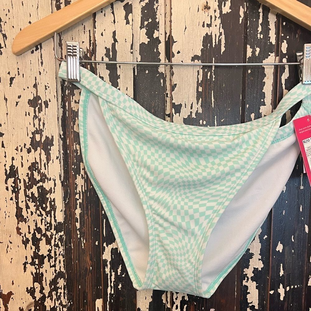 NWT women’s Bikini Botroms. Size XL